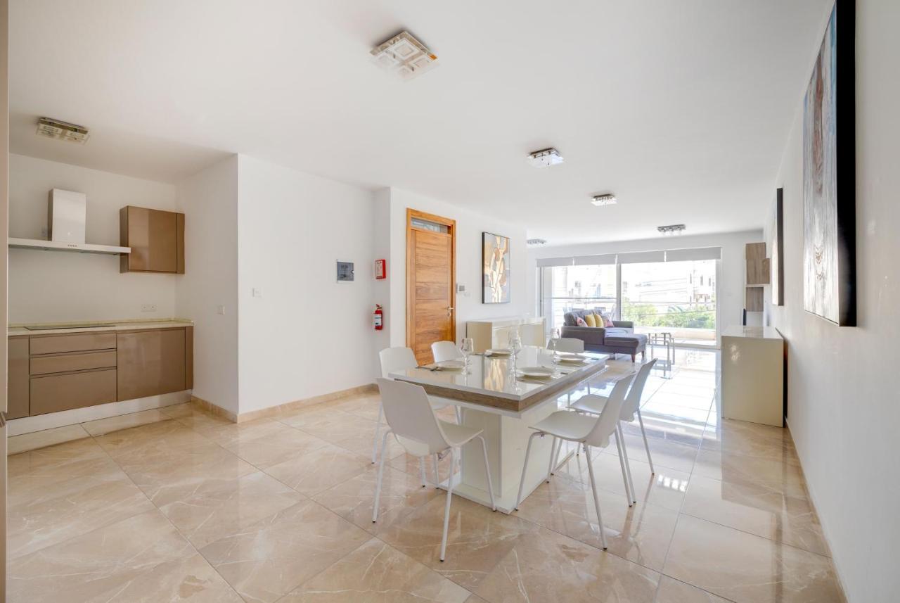 Marvellous 3Br Apartment In Central St Julians San Ġiljan Exterior foto